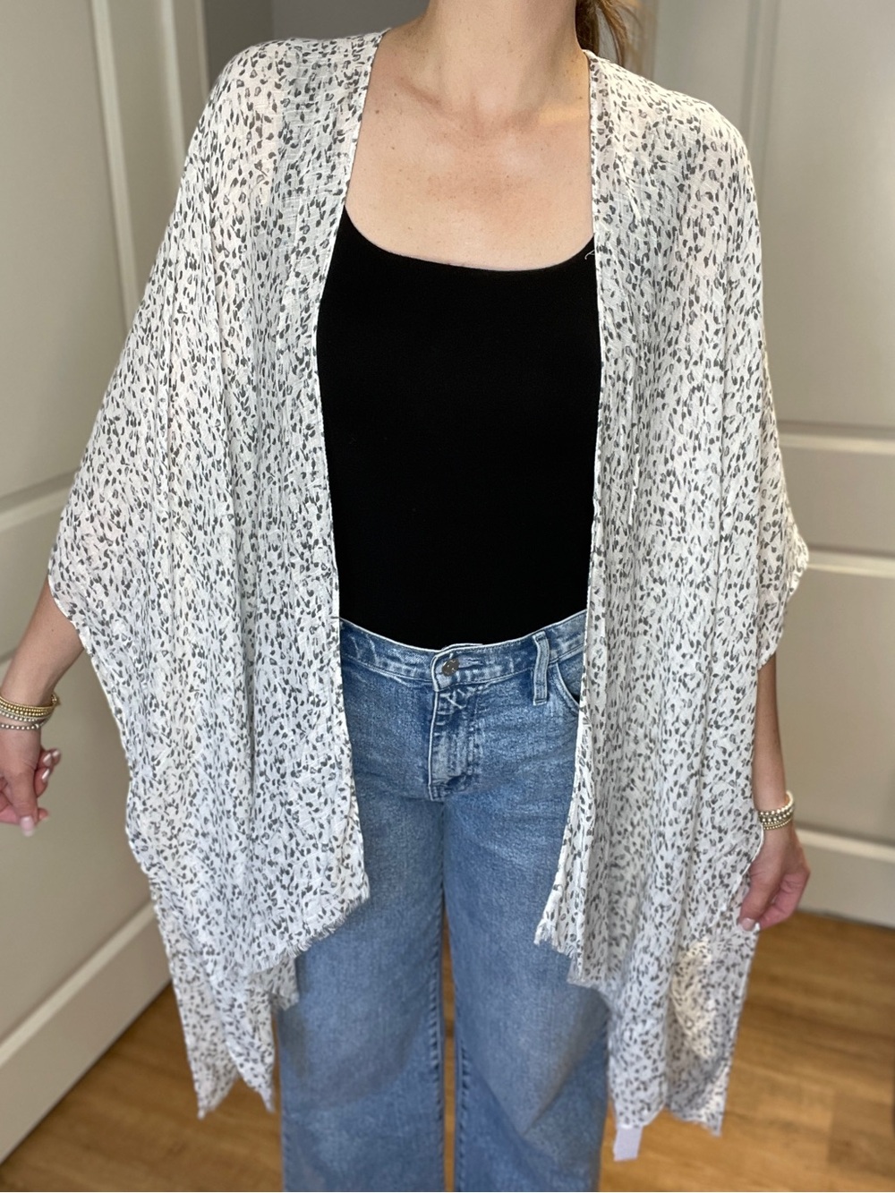 Gentle Fawn White and Gray Lightweight Printed Kimono Cardigan